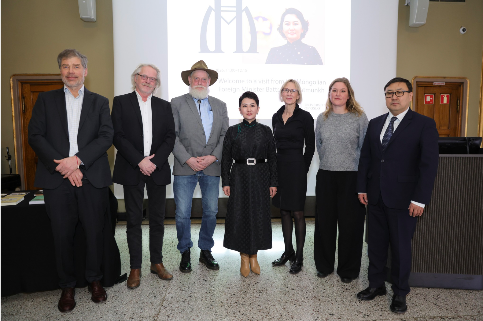 Гадаад харилцааны сайд Б.Батцэцэг Ослогийн их сургуулийн Соёлын түүхийн музейд зочиллоо